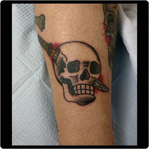 18 Celebrity Crossbones Tattoos .